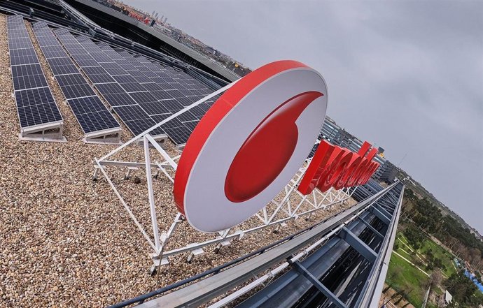 Vodafone instala 48 placas fotovoltaicas para su sede  