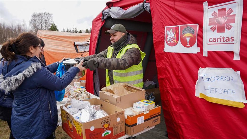 Atención a refugiados por parte de Cáritas Polonia.