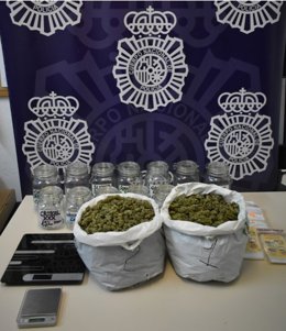 Efectos y droga incautados por la Policía Nacional en Torremolinos