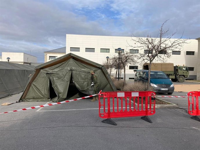 Archivo - Tiendas replegadas por el Ejército en Ávila.
