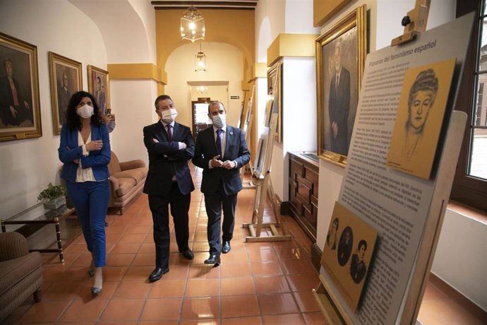 Las Cortes regionales muestran en una exposición la lucha del movimiento sufragista de hace un siglo