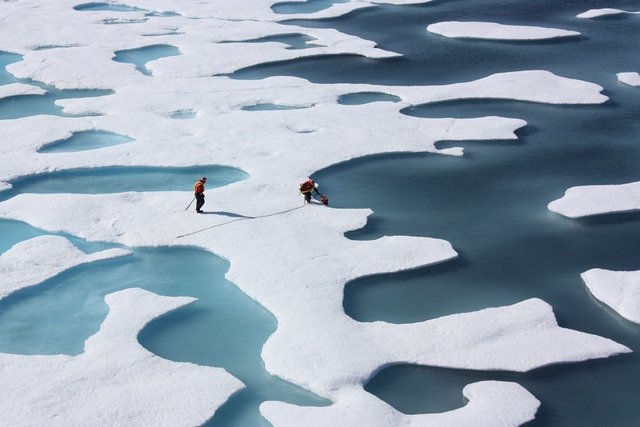 Las nuevas estimaciones de la profundidad de la nieve, a partir de una combinación de lidar y radar, mejoran las estimaciones del espesor del hielo marino. El hielo marino del Ártico ha perdido el 16% de su espesor en los últimos tres años.