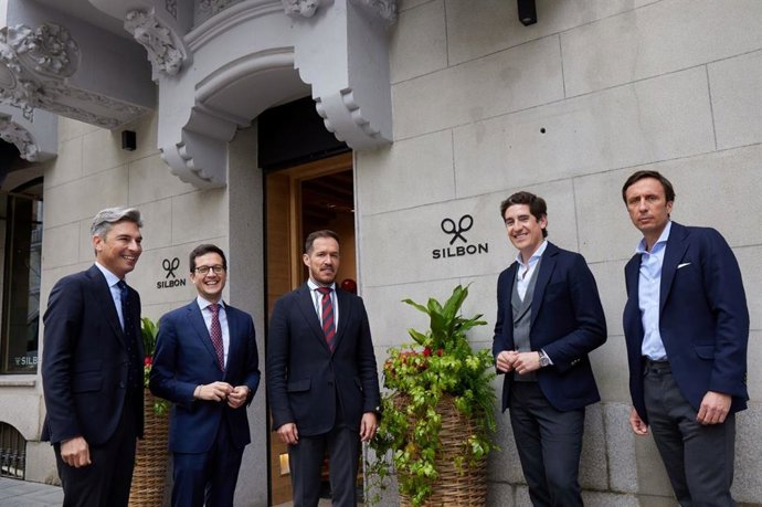 Andrés Lorite, Tomás Cabezón, diputados PP, Mariano Zapata Pte. Del Cabildo de la Palma, Pablo López, CEO SIlbon, Juan Jurado, director de Operaciones de SIlbon.