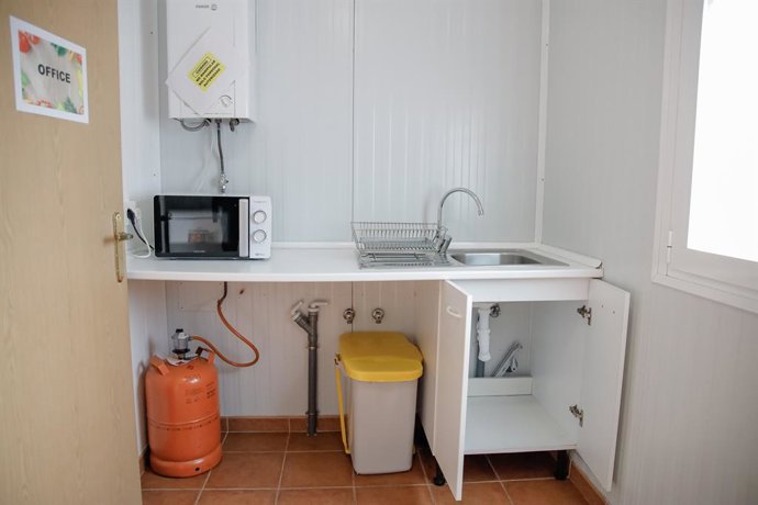 Cocina de una vivienda preparada para acoger en el Centro de Acogida Las Caracolas, a 2 de marzo de 2022, en Madrid (España). El centro ha acogido la llegada de los primeros refugiados de Ucrania, tras el estallido de los ataques perpetrados por parte d