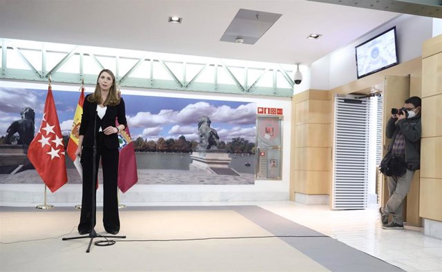 La concejala y portavoz del PSOE en el Ayuntamiento de Madrid, Mar Espinar, interviene en una rueda de prensa.