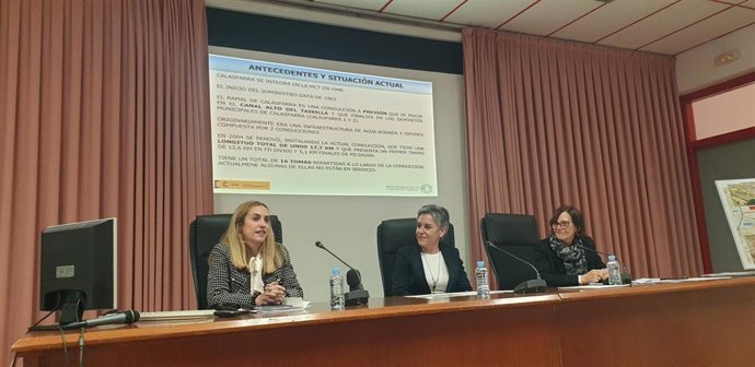 La presidenta de la Mancomunidad de los Canales del Taibilla (MCT), Francisca Baraza, se ha reunido con la alcaldesa de Calasparra, Teresa García Sánchez
