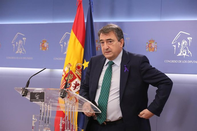 El portavoz del PNV en el Congreso de los Diputados, Aitor Esteban, en una rueda de prensa