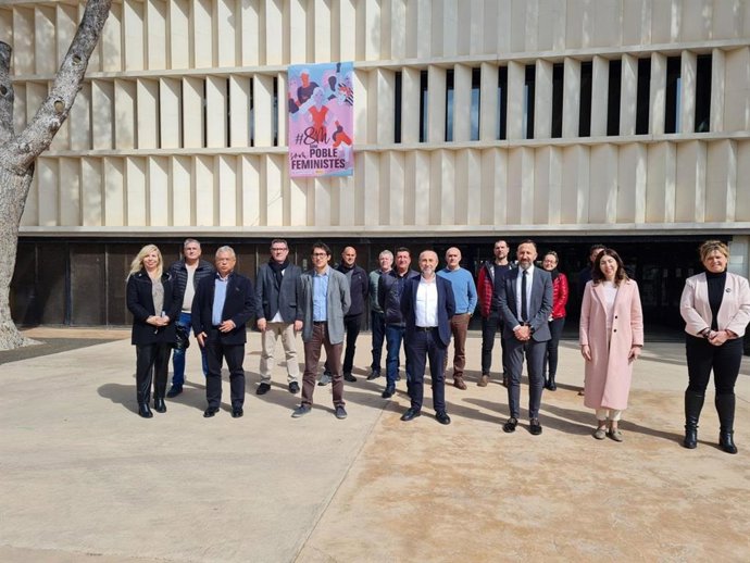 El conseller de Turismo, Iago Negueruela, en una reunión con el alcalde y hoteleros de Capdepera