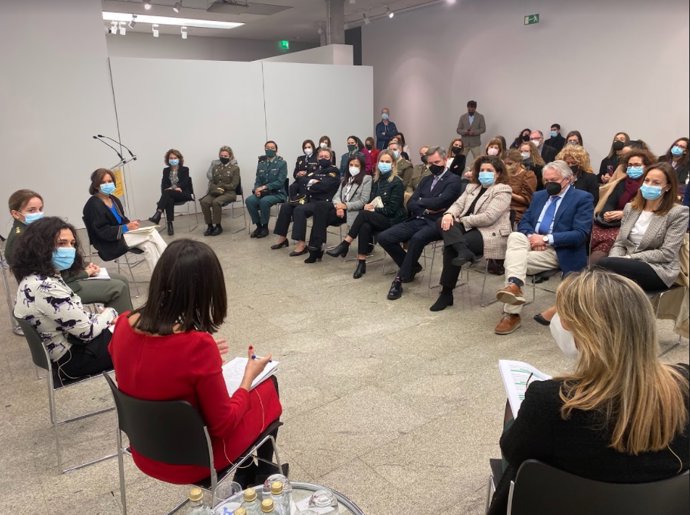 Mesa redonda sobre el papel de las mujeres en la Administración Pública