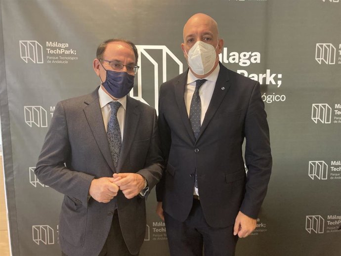 El presidente de la CEA, Javier González de Lara, y el presidente del Clúster Marítimo-Marino de Andalucía, Javier Noriega.