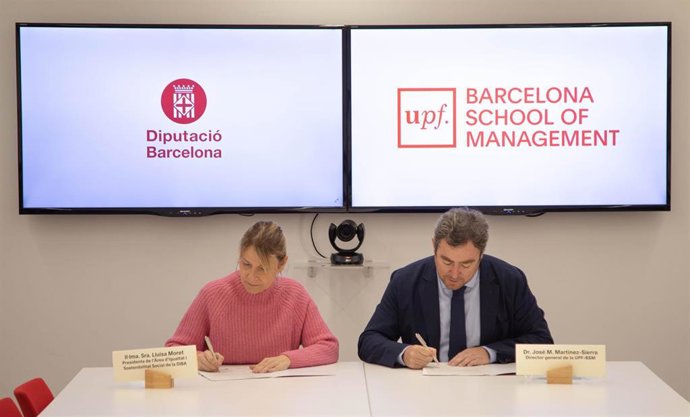 La diputada de Igualdad y Sostenibilidad Social de la Diputación de Barcelona, Llusa Moret, y el dirctor general de la UPF-BSM, José María Martínez-Sierra.