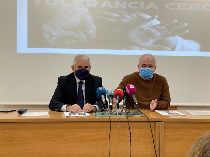 El presidente del Colegio de Médicos de Málaga, el doctor Pedro Navarro y el del Sindicato Médico de Málaga, el también doctor Antonio Martín Noblejas