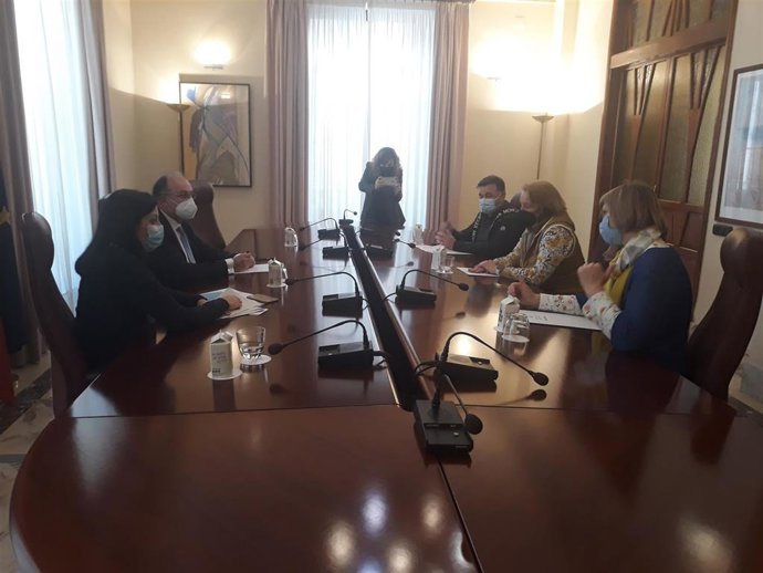 Reunión de Joan Calabuig y Eva Redondo con organizaciones ucranianas