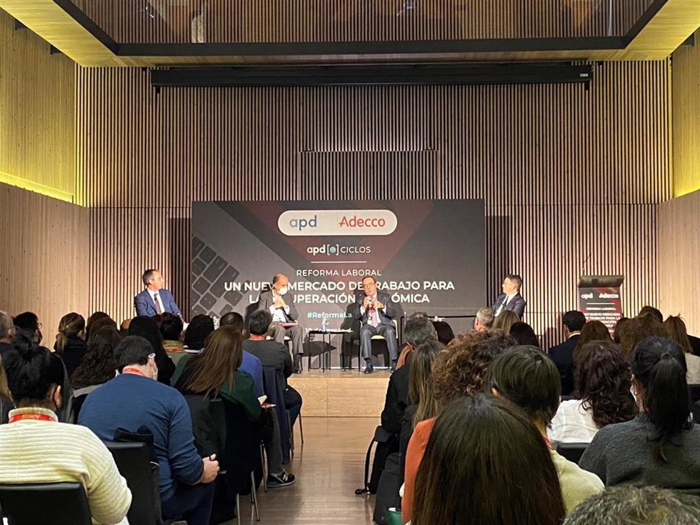 Una jornada de Adecco y Apd analiza la reforma laboral en Barcelona con más de 150 empresas