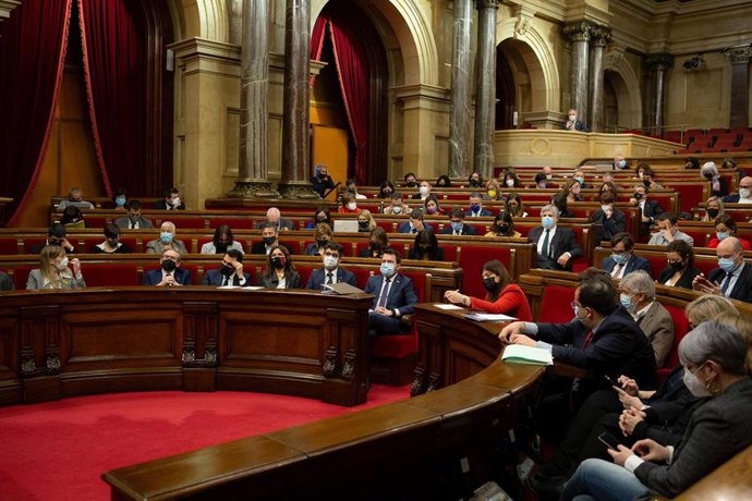 Vista general de un pleno en el Parlament en una imagen de archivo. 