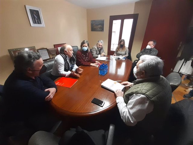 Reunión entre la presidenta de la CHE y alcaldes de la provincia de Burgos.