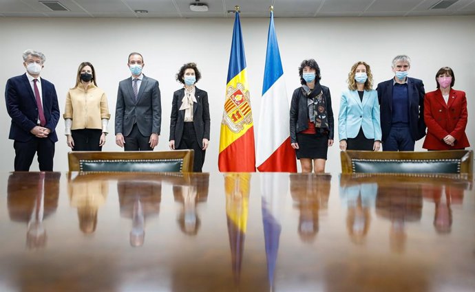 Tribolet, Riva, Torres, Ubach, Téqui, Calvó, Lacube i Descarrega en la foto de família de la trobada entre Andorra i l'Arieja aquest dijous