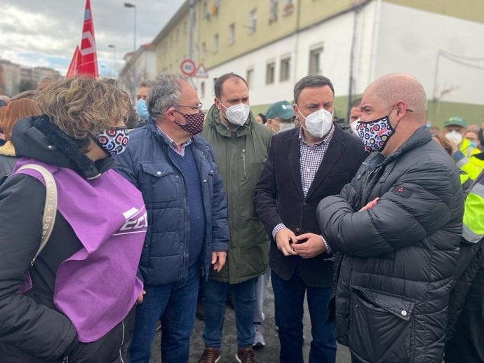 El secretario xeral del PSdeG, Valentín González Formoso, en los actos por el Día de la Clase Obrera Gallga junto a Unai Sordo, secretario general de CCOO