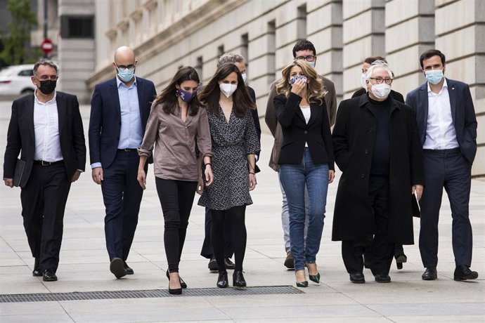 Archivo - Imagen de recurso (I-D primera fila) de la ministra de Igualdad, Irene Montero; la ministra de Derechos Sociales, Ione Belarra; la vicepresidenta segunda Yolanda Díaz; el ministro de Universidades, Manuel Castells; y el titular de Consumo, Alb