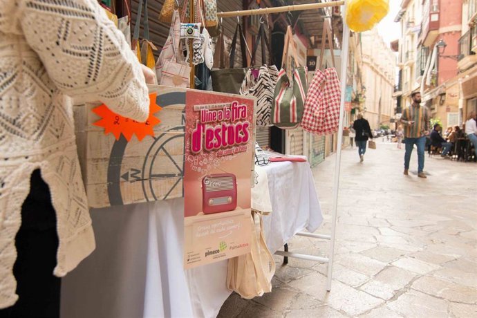 Uno de los puestos de la feria de 'stocks' de Palma.