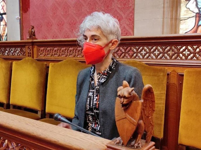 La portavoz de Unidas Podemos en el Consell de Mallorca, Magdalena Gelabert, en el pleno de la institución insular.