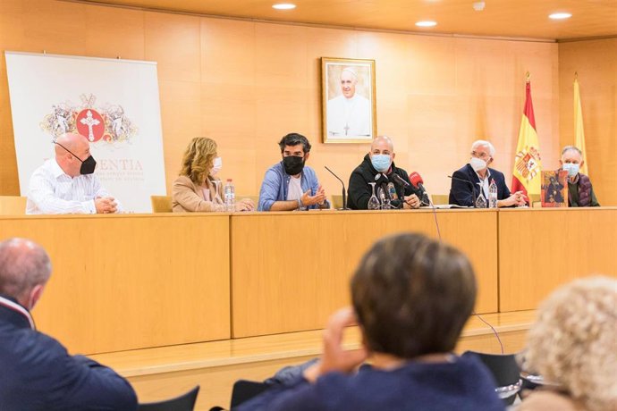 Presentación de la iniciativa para mandar dos autobuses con suministros a Polonia.