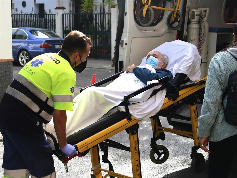 BERNARDO PANTOJA LLEGA A SU CASA TRAS RECIBIR EL ALTA HOSPITALARIA