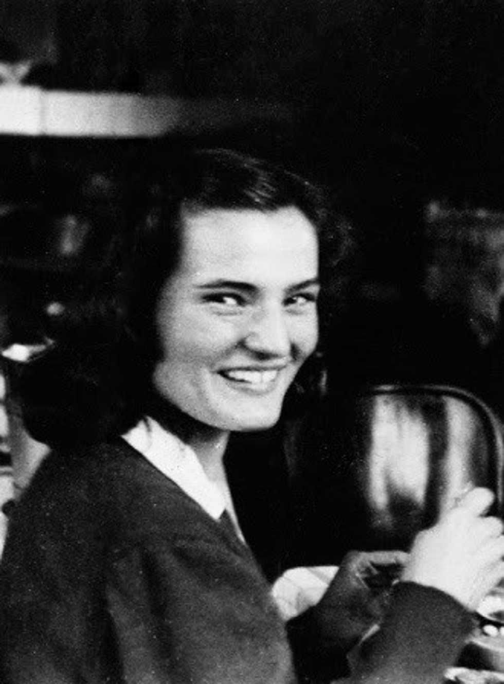 Fotografía de Carmen Laforet recién obtenido el Premio Nadal.Enero de 1945