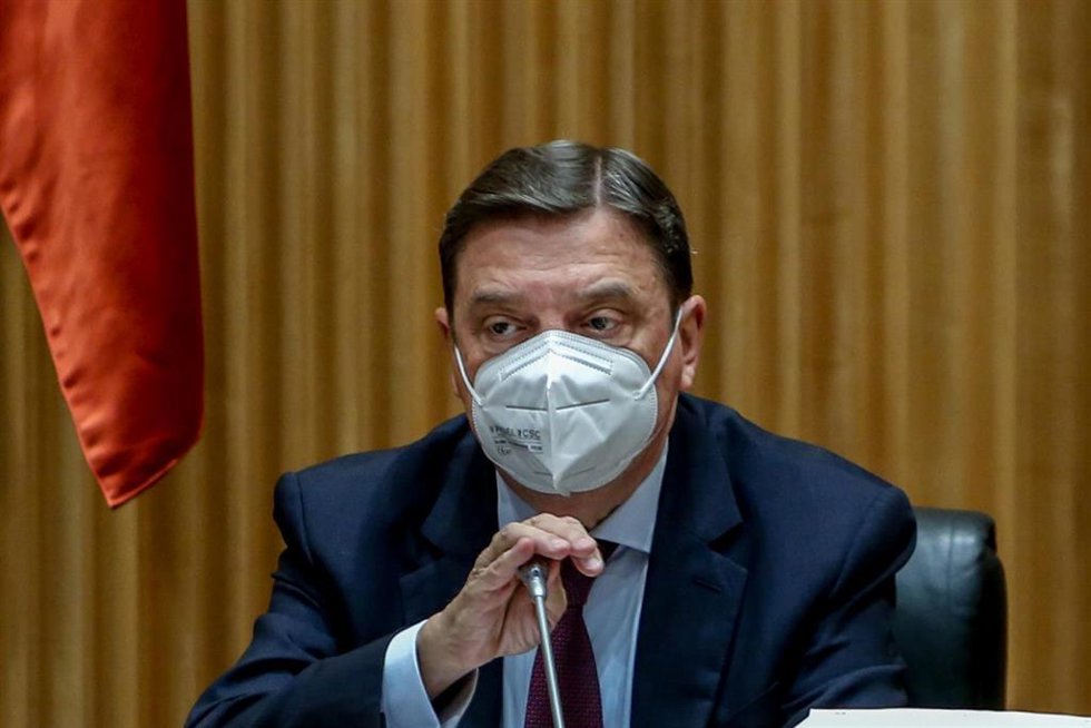 Archivo - El ministro de Agricultura, Pesca y Alimentación, Luis Planas, comparece en la Comisión de Agricultura, Pesca y Alimentación, en el Congreso de los Diputados.