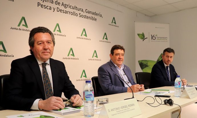 Presentación del Symposium de Sanidad Vegetal por parte de la Junta y Coitand