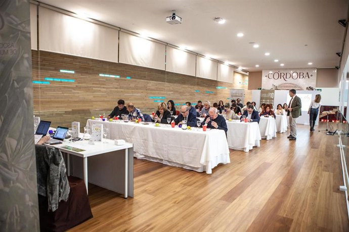 Una cata del Concurso Internacional Evooleum Awards.