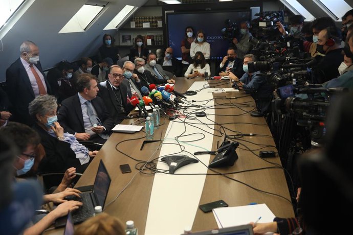 Vista general de la rueda de prensa para dar a conocer la puesta en marcha de una auditoría independiente sobre las denuncias de abusos sexuales en el seno de la Iglesia Católica española, a 22 de febrero de 2022, en Madrid (España). El despacho profesi