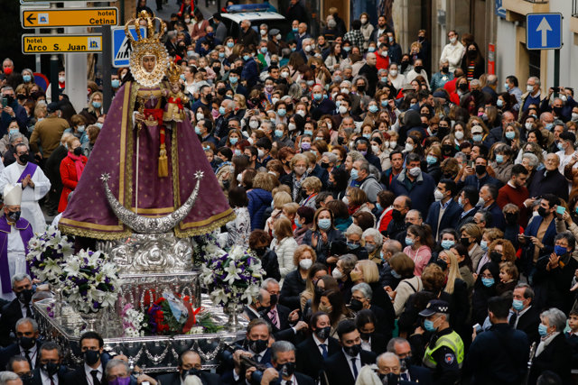 La Virgen de la Fuensanta y Jesús Nazareno procesionan por las calles de Murcia en rogativa para el fin de la pandemia, la guerra y la sequía