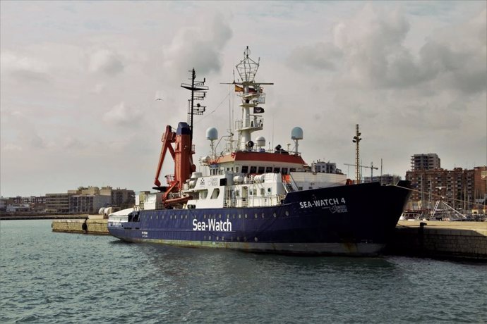 El barco de rescate humanitario Sea Watch 4, en el Puerto de Vinars