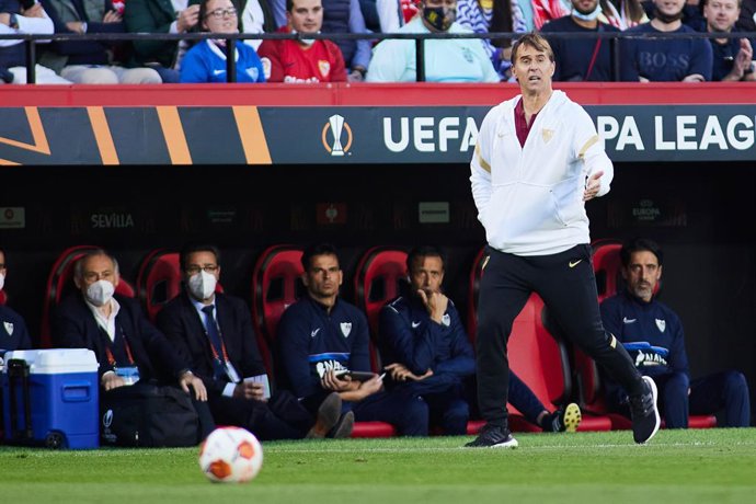 Julen Lopetegui, head coach of Sevilla FC, gestures during the UEFA Europa League round of 16 match between Sevilla FC and West Ham United at Ramon Sanchez-Pizjuan stadium on March 10, 2022, in Sevilla, Spain.