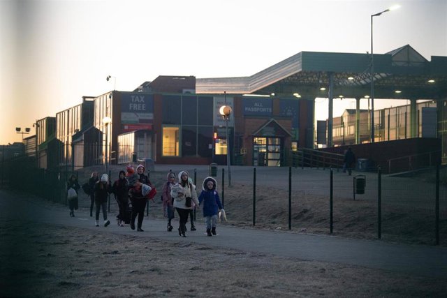 11 March 2022, Poland, Medyka: Refugees from Ukraine arrive at the border crossing in Poland. Photo: Sebastian Gollnow/dpa