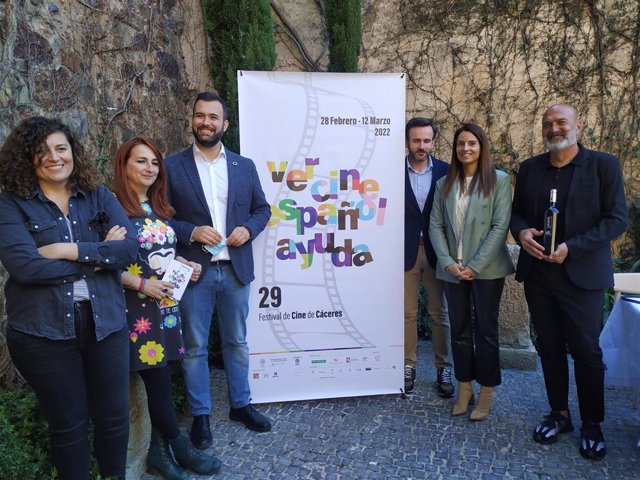 Autoridades y organizadores del Festival de Cine Español de Cáceres el día de su presentación