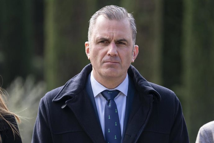 El secretario general de Vox, Javier Ortega Smith, en la inauguración de una placa conmemorativa del monumento del Bosque del Recuerdo de El Retiro en recuerdo a las víctimas de los atentados yihadistas del 11 de marzo de 2004 