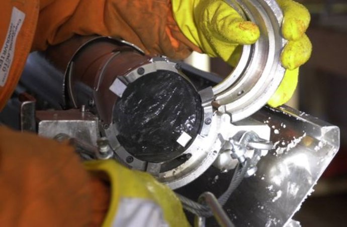 La investigación ha estudiado el aire antiguo atrapado dentro de pequeñas burbujas de aire en un núcleo de hielo antártico.