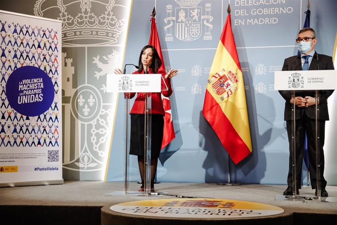 La delegada del Gobierno en la Comunidad Madrid, Mercedes González y el presidente de la Federación de Municipios de Madrid, Guillermo Hita