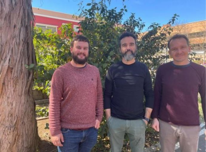 Los investigadores del CABD Alejandro Gil, Juan Tena y Martin Franke