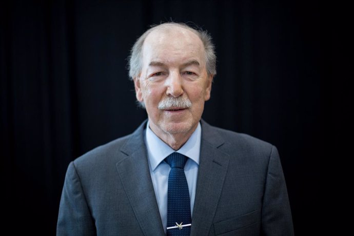 Archivo - FILED - 31 July 2016, North Rhine-Westphalia, Dortmund: German 1974 World Cup winner Juergen Grabowski attends a special exhibition at the German  Football Museum. Grabowski, an Eintracht Frankfurt legend, died aged 77. Photo: picture alliance