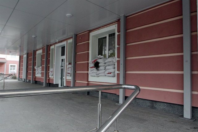 Hospital de maternidad protegido por sacos de arena en Kiev 
