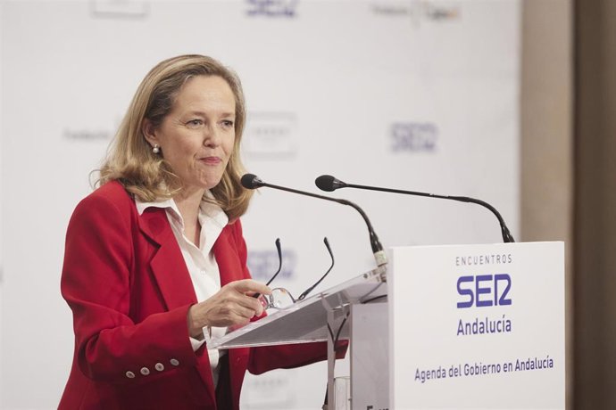 La vicepresidenta primera del Gobierno, Nadia Calviño, este viernes en Sevilla durante el encuentro de la Cadena Ser Andalucía.