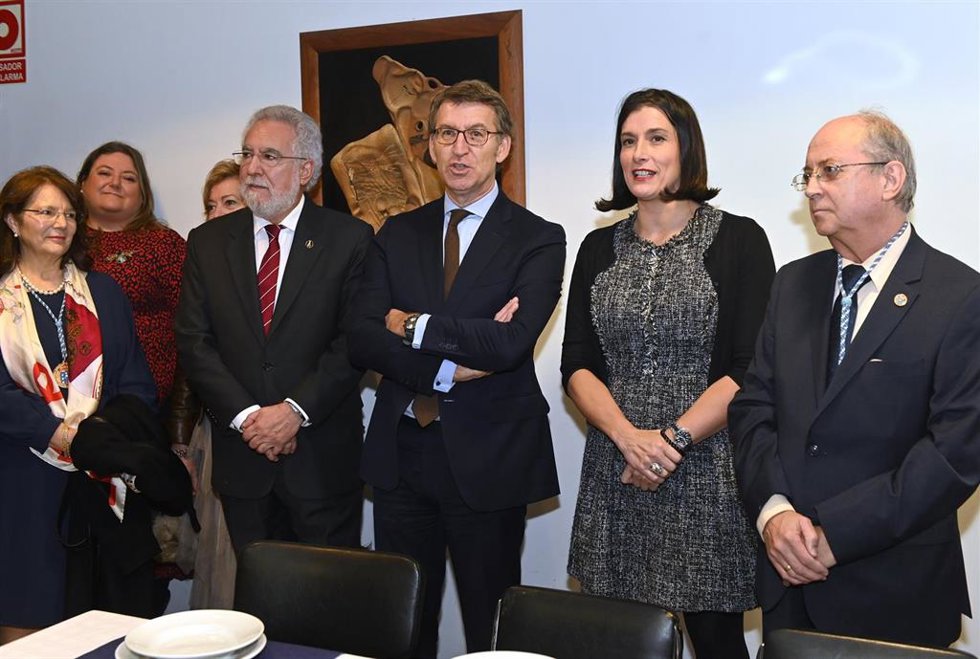Archivo - Igual y Feijóo en un acto en el Centro Gallego de Santander