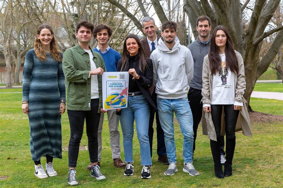 De izquierda a derecha, Rosa Elías, Lucas Vicuña, César González, Julia Franch, Gabriel Arroyo (Servicio de Deportes), Jon Ramos, Daniel Ramos (Servicio de Deportes) y Carolina García, impulsores de la iniciativa