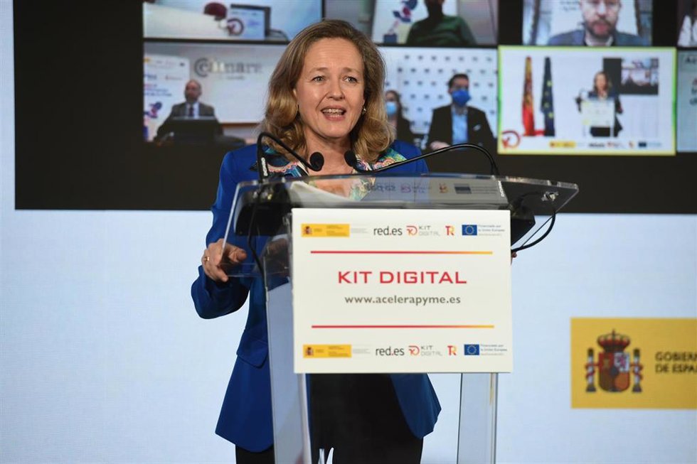 Archivo - La vicepresidenta primera y ministra de Asuntos Económicos, Nadia Calviño, interviene en la presentación del Kit Digital, en Ifema Madrid, a 24 de noviembre de 2021, en Madrid (España).