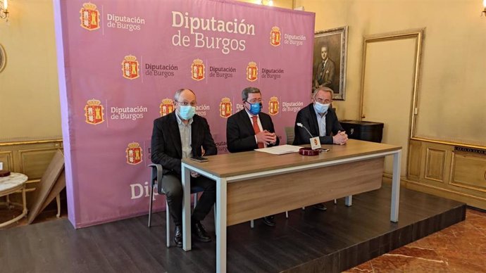 En el centro de la imagen y en el audio el presidente de la Diputación de Burgos, César Rico.