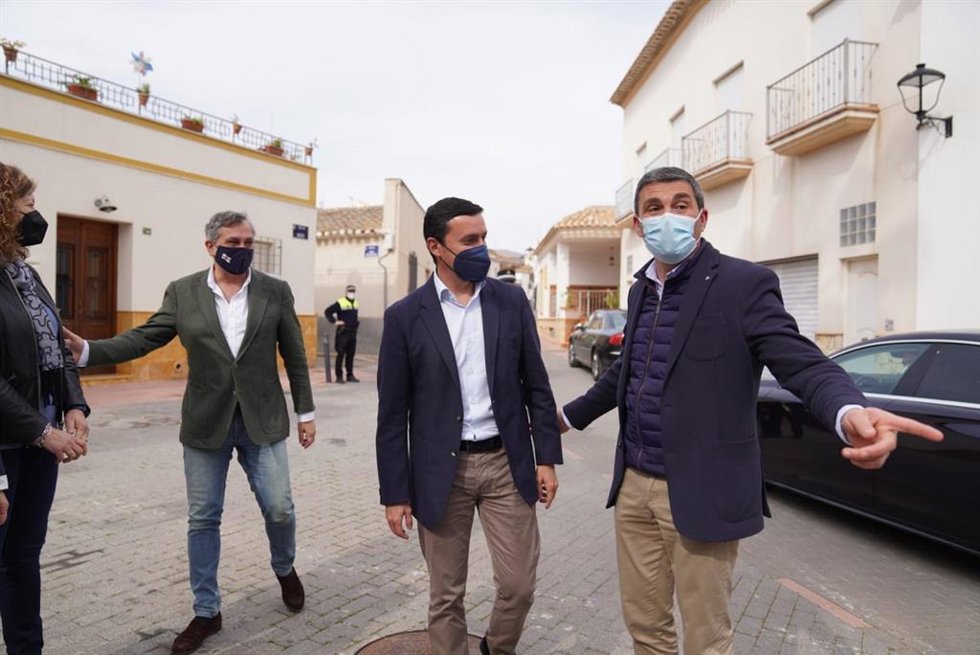El presidente de la Diputación de Almería junto al alcalde de Los Gallardos.