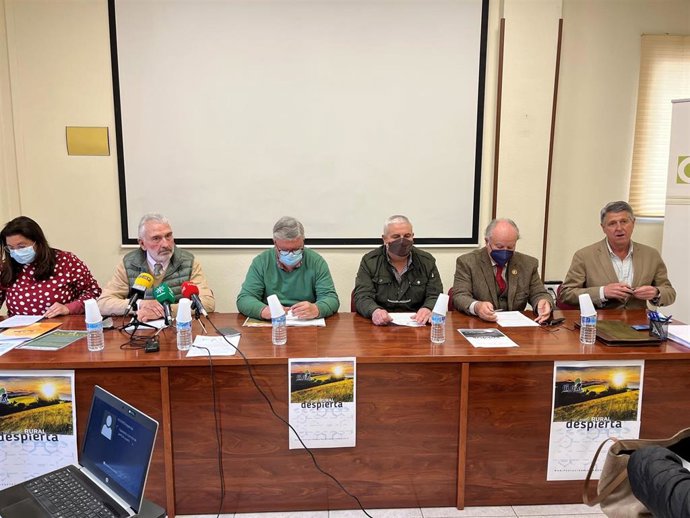 Fernández de Mesa interviene junto a los responsables en Córdoba de Cooperativas Agro-alimentarias, COAG, UPA, Federación Andaluza de Caza y Asociación de Rehalas.